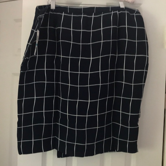 Charter Club Navy Checked Wraparound Skirt.19200 - Picture 2 of 6